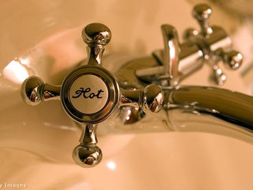 egy hideg vizes vízcsap felülnézetből