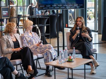 Tomán Szabina a Money Talks '26 konferencián kerekasztalbeszélgetésen