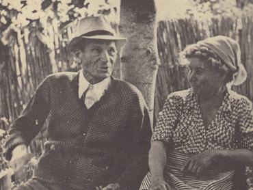 Egry József és felesége, Pauler Juliska egymás mellett ülve