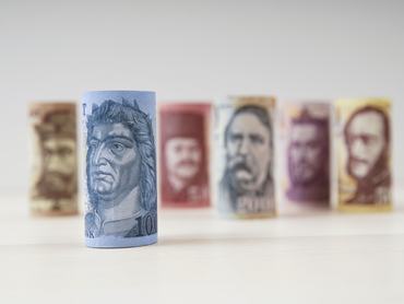 forint bankjegyek feltekerve