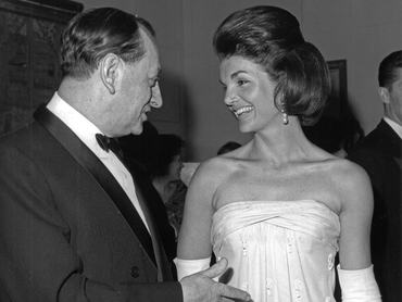 André Malraux francia kulturális miniszter és Jacqueline Kennedy amerikai first lady a Mona Lisa-kiállítás megnyitóján a washingtoni Nemzeti Művészeti Galériában 1963-ban
