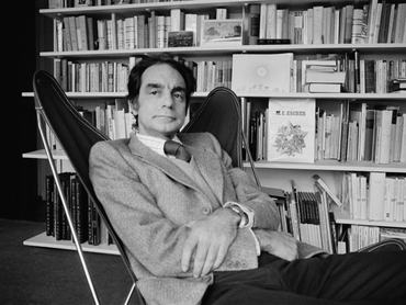 Italian writer Italo Calvino at home, in Paris, 5th December 1974. (Photo by Sophie Bassouls/Sygma via Getty Images)