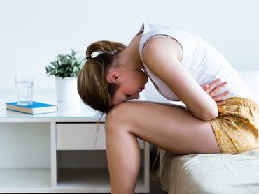 Az erős menstruációs görcsök nem természetes dolog