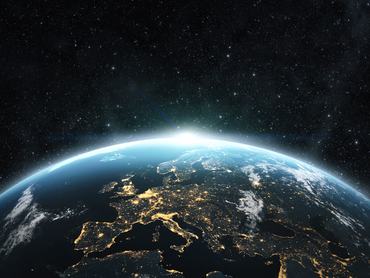 A Föld bolygó éjszaka az űrből nézve