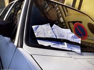 parkolo auton rengeteg buntetesi csekk