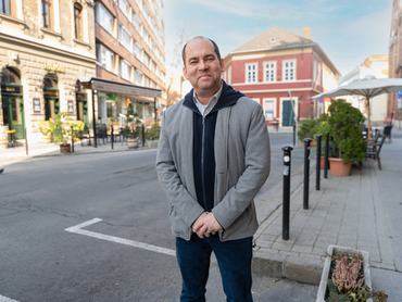 A jelen folyamatai kedveznek a novelláknak