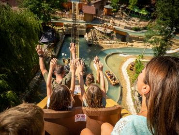 Vizes hullámvasút a Familypark nevű vidámparkban, Ausztriában.