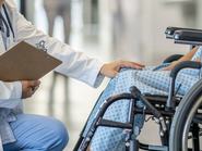 sclerosis multiplexben szenvedő tolószékes beteg