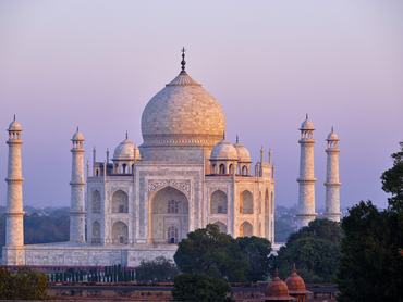 India, Uttar Pradesh state, Agra, sunrise on the Taj Mahal, mausoleum of Mumtaz Mahal, wife of Shah Jahan, UNESCO World Heritage Site